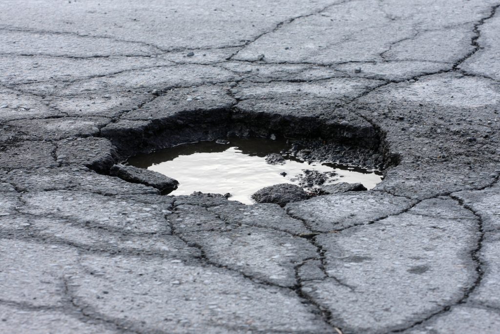 Potholes in Sarniai